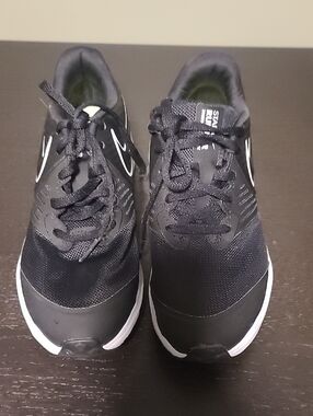 Nike Youth Narrow Black Sz 4 Unisex